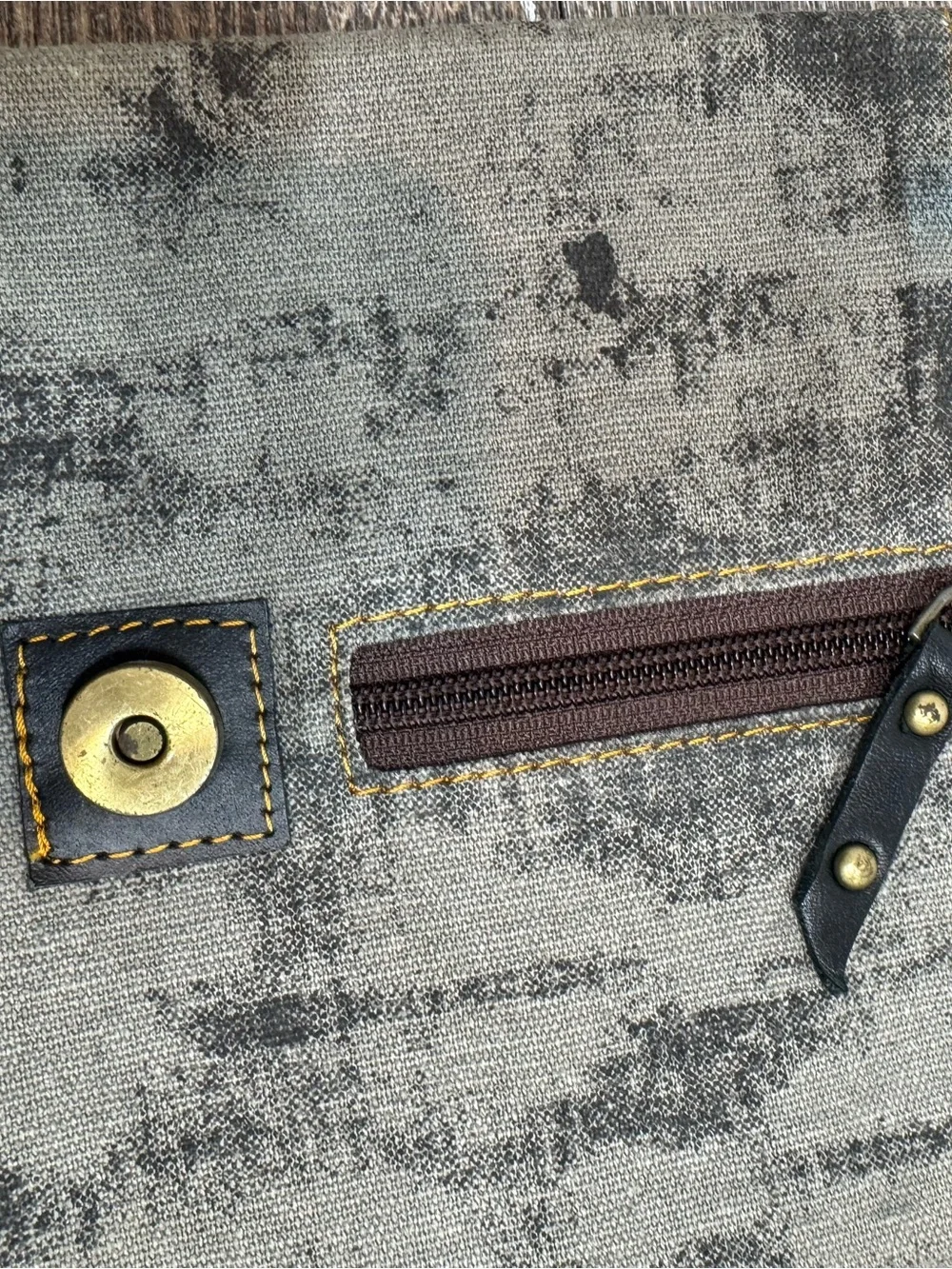 Men's Leather Patchwork Crossbody Pouch - Black and Gray